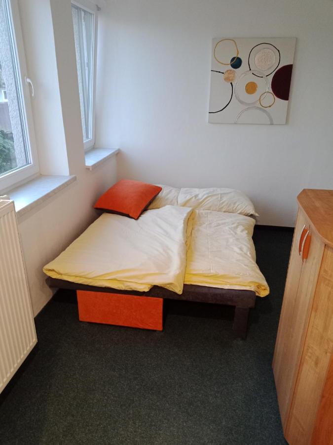 Apartman Obecni Hostinec Provodov (Hradec Kralove) 外观 照片