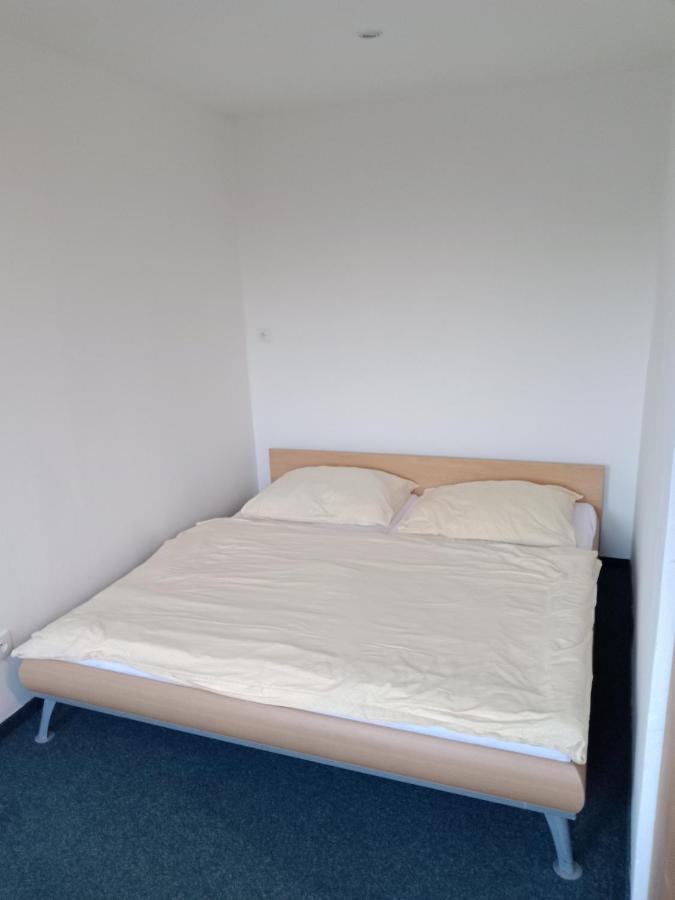 Apartman Obecni Hostinec Provodov (Hradec Kralove) 外观 照片